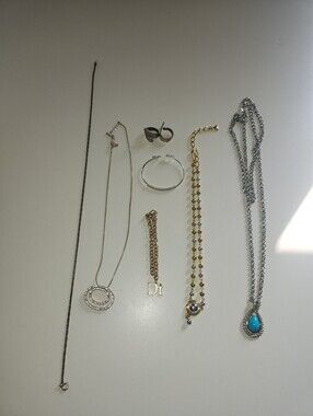 Bundle Of Vintage Jewelery